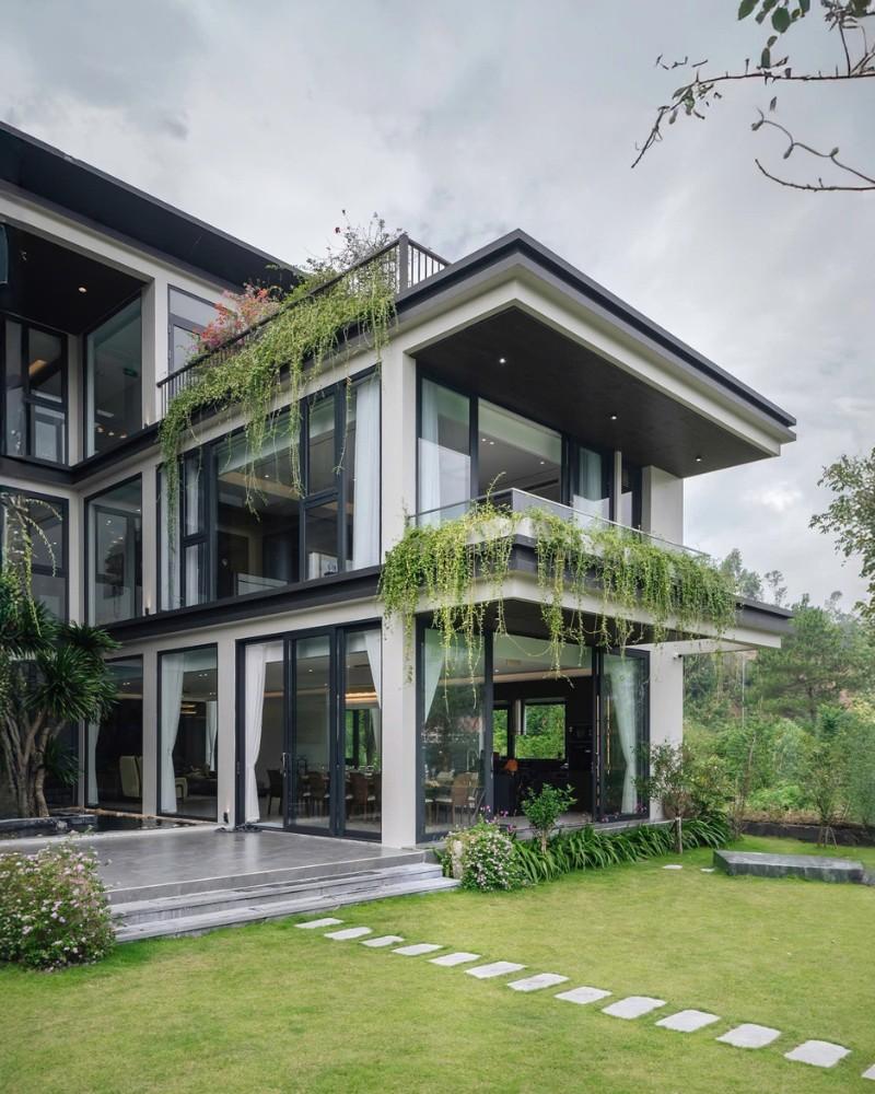 Có thể kết hợp thêm tiểu cảnh để sân vườn thêm sinh động