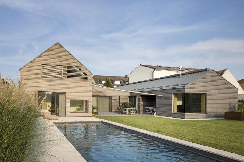 Mẫu nhà 1 trệt 1 lửng có sân vườn đồ sộ, hoành tráng