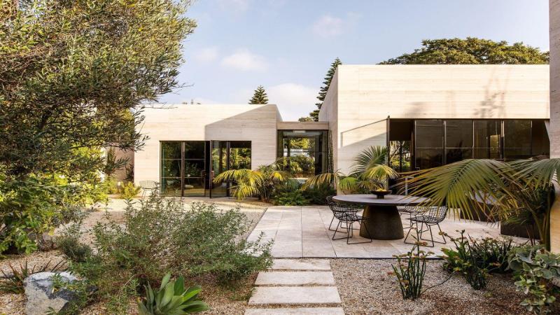 Mẫu nhà vườn mái bằng luôn sở hữu những ưu điểm ấn tượng và bền đẹp theo năm tháng