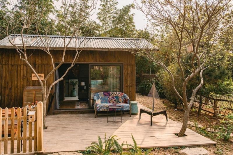 Mẫu thiết kế nhà vườn nhỏ đẹp bằng gỗ gần gũi với thiên nhiên