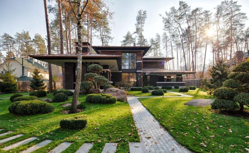 Tạo lối đi uốn lượn có thể tạo ra một khu vườn mềm mại