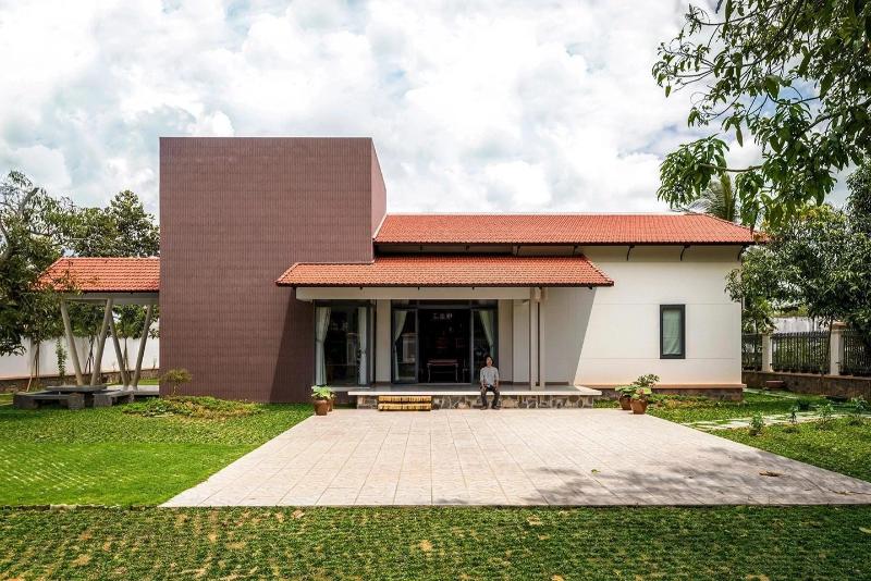 Mẫu thiết kế nhà 3 gian miền Bắc hiện đại sử dụng nhiều vật liệu mới như kính cường lực, bê tông