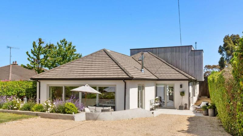 Mẫu thiết kế nhà 100m2 có sân vườn cấp 4 mang vẻ đẹp bình dị với nhiều công năng hữu ích