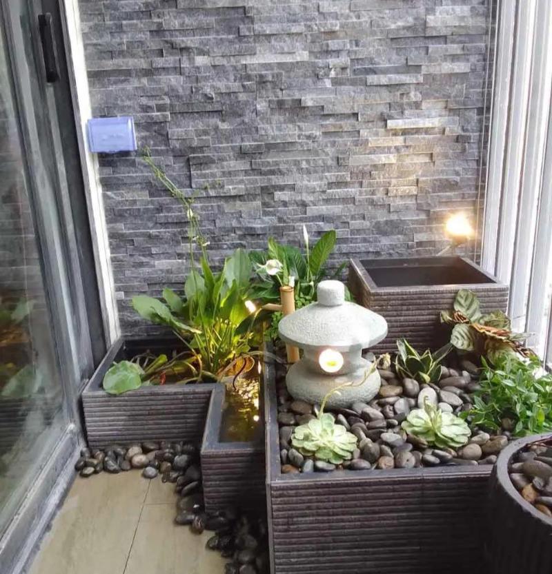 Mẫu tiểu cảnh sân vườn mini với sỏi đá mang vẻ đẹp tối giản, gần gũi với thiên nhiên