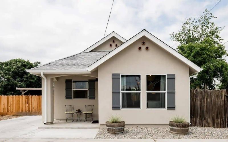 Mẫu nhà chữ L cấp 4 mái tôn giả mái ngói có chi phí xây dựng không quá cao